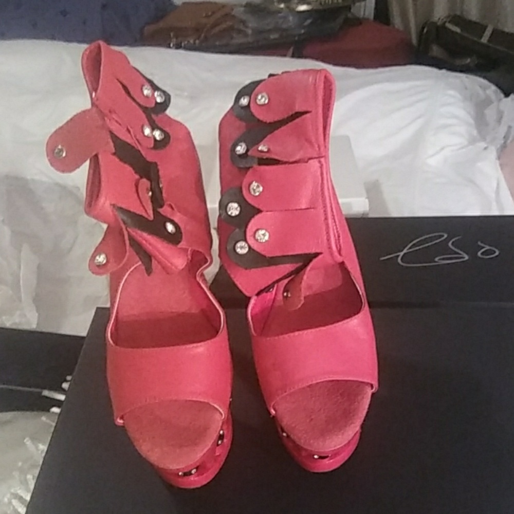 Designer shoes - Picture 3 of 4